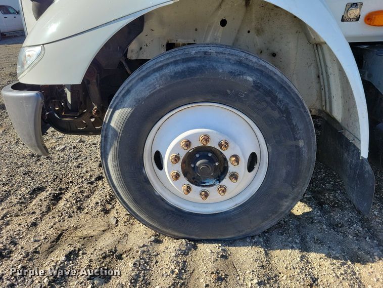 image for item NK9919 2016 International 8600 semi truck