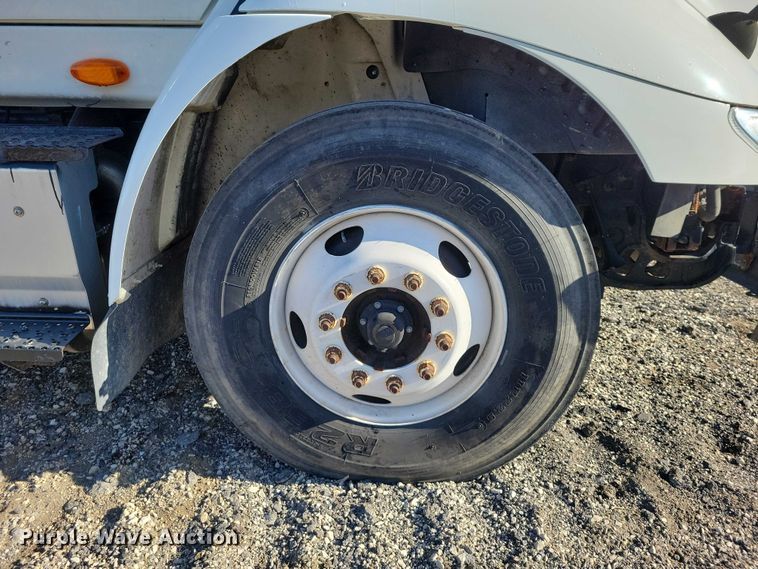 image for item NK9919 2016 International 8600 semi truck