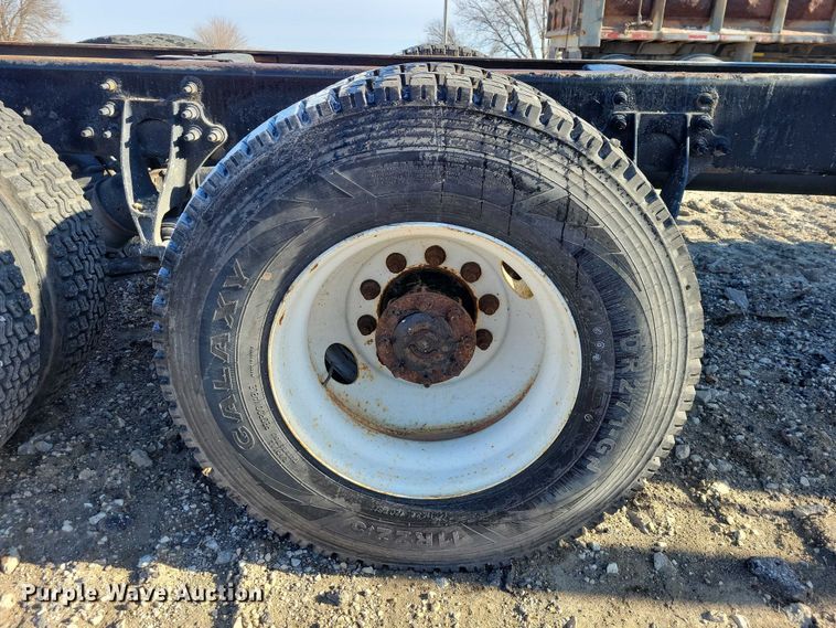 image for item NK9919 2016 International 8600 semi truck