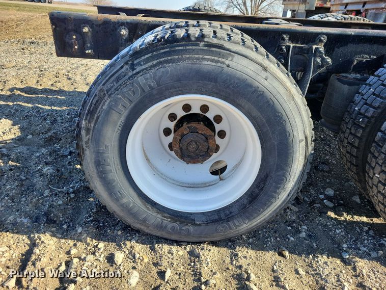 image for item NK9919 2016 International 8600 semi truck