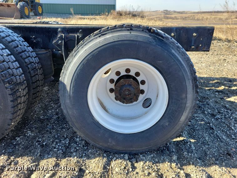 image for item NK9919 2016 International 8600 semi truck