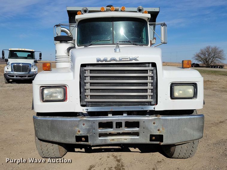 image for item NK9920 1994 Mack RD688S dump truck