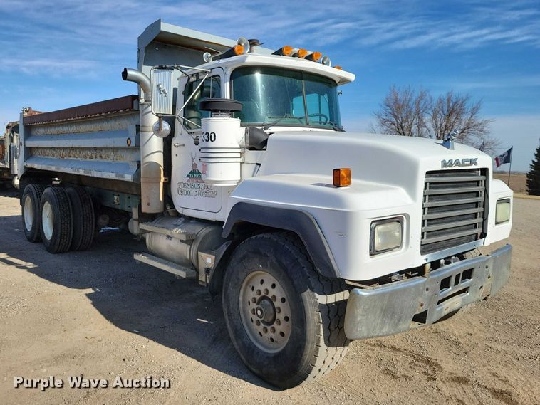 image for item NK9920 1994 Mack RD688S dump truck