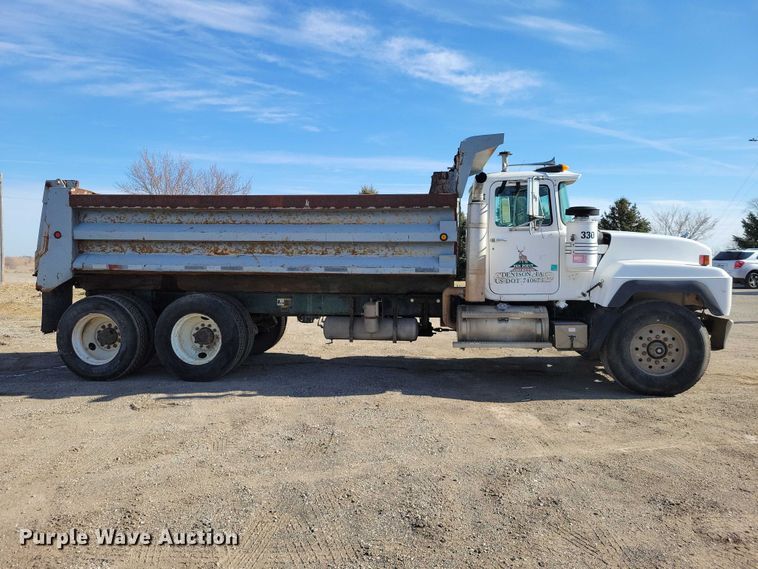 image for item NK9920 1994 Mack RD688S dump truck