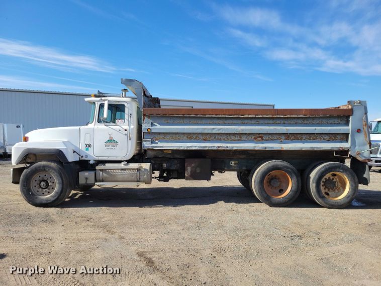 image for item NK9920 1994 Mack RD688S dump truck