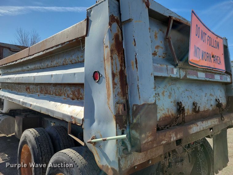 image for item NK9920 1994 Mack RD688S dump truck