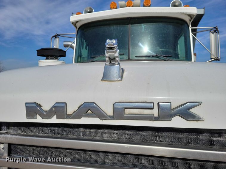 image for item NK9920 1994 Mack RD688S dump truck