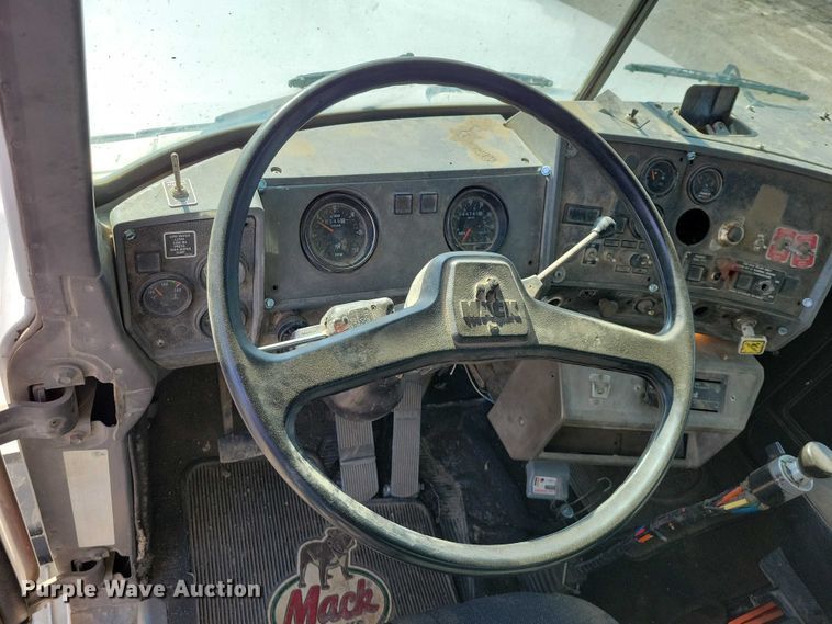 image for item NK9920 1994 Mack RD688S dump truck