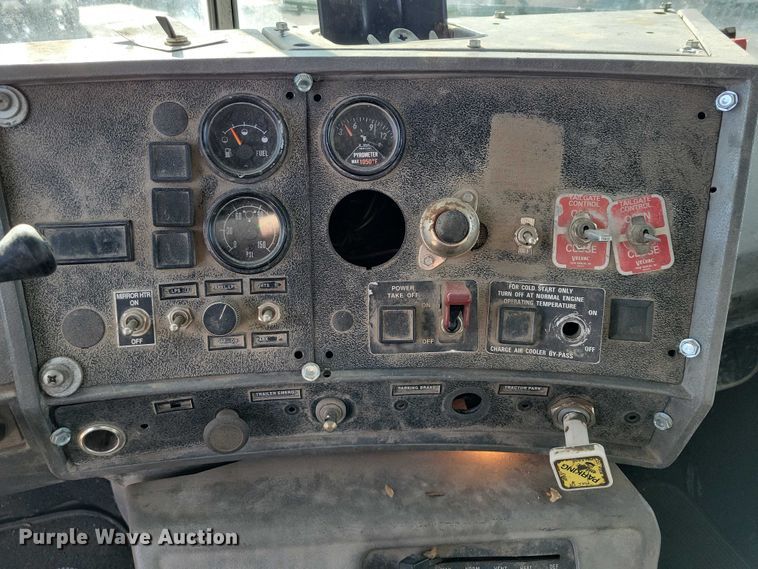 image for item NK9920 1994 Mack RD688S dump truck