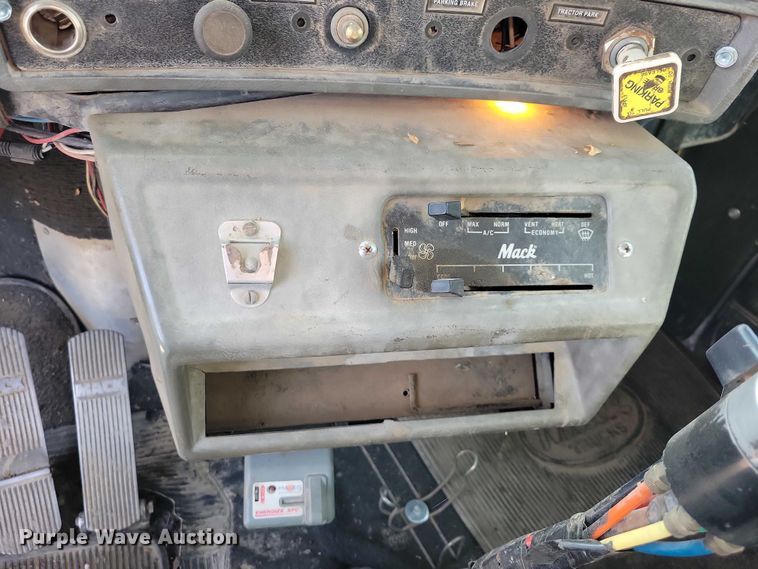 image for item NK9920 1994 Mack RD688S dump truck