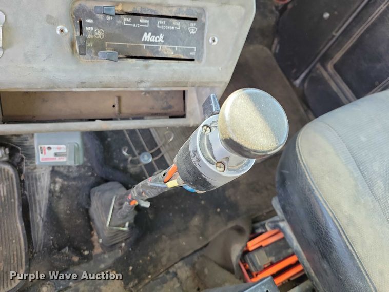 image for item NK9920 1994 Mack RD688S dump truck