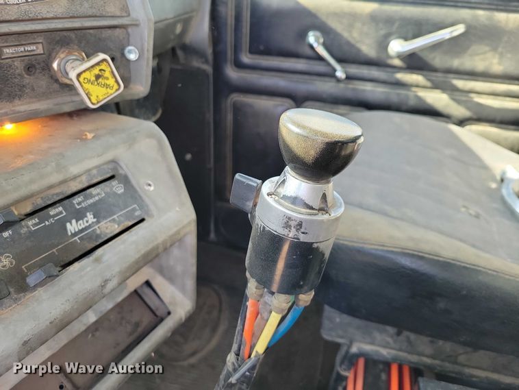 image for item NK9920 1994 Mack RD688S dump truck