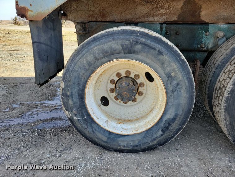 image for item NK9920 1994 Mack RD688S dump truck