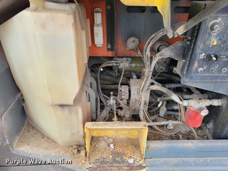 image for item NK9923 JLG 4393RT scissor lift