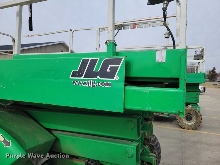 image for item NK9924 2009 JLG 3394RT scissor lift