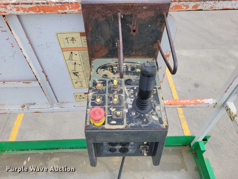 image for item NK9924 2009 JLG 3394RT scissor lift