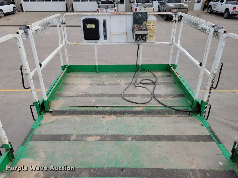 image for item NK9925 2011 JLG 3394RT scissor lift