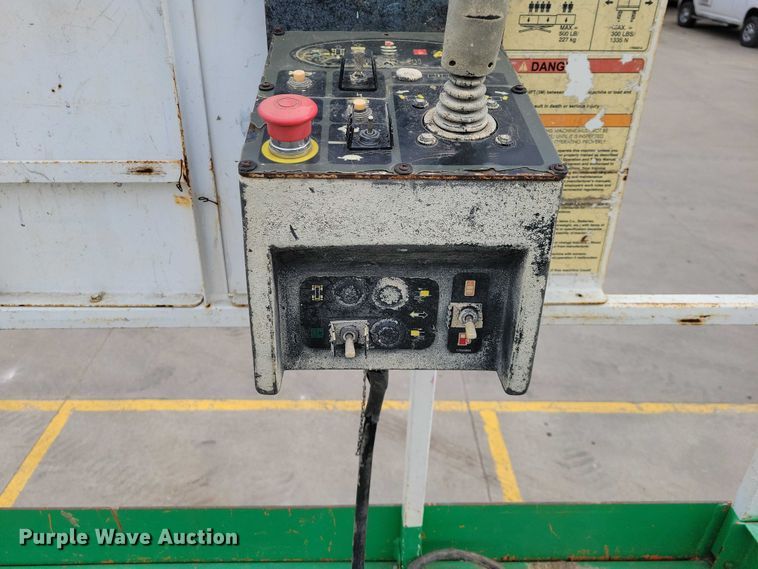 image for item NK9925 2011 JLG 3394RT scissor lift