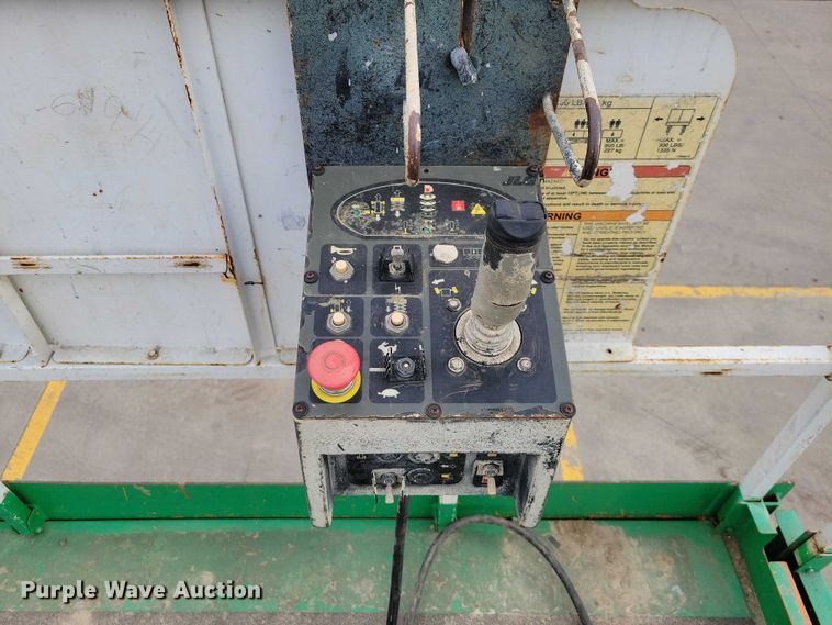 image for item NK9925 2011 JLG 3394RT scissor lift