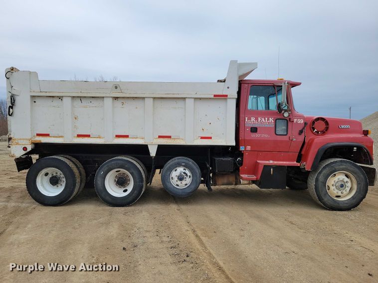 image for item NK9935 1994 Ford L9000 dump truck