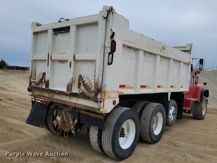 image for item NK9935 1994 Ford L9000 dump truck