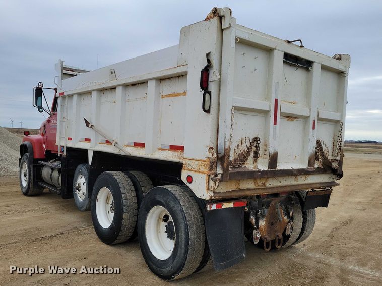 image for item NK9935 1994 Ford L9000 dump truck