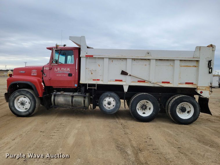 image for item NK9935 1994 Ford L9000 dump truck
