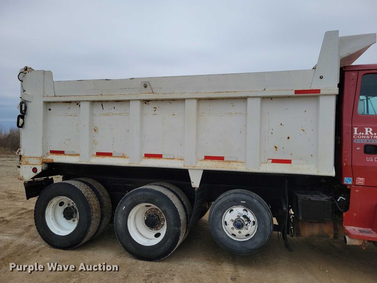 image for item NK9935 1994 Ford L9000 dump truck