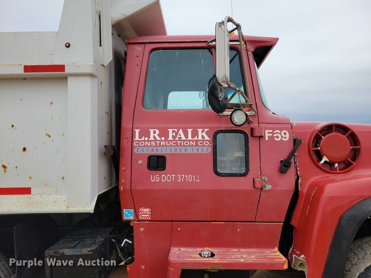 image for item NK9935 1994 Ford L9000 dump truck