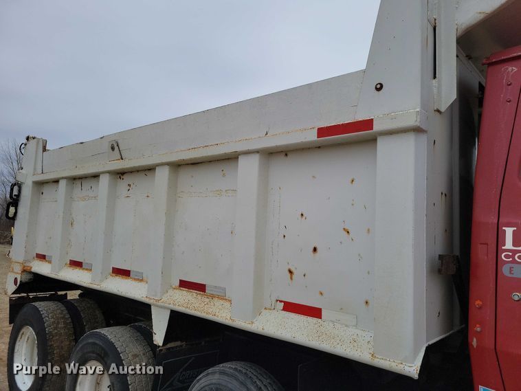 image for item NK9935 1994 Ford L9000 dump truck