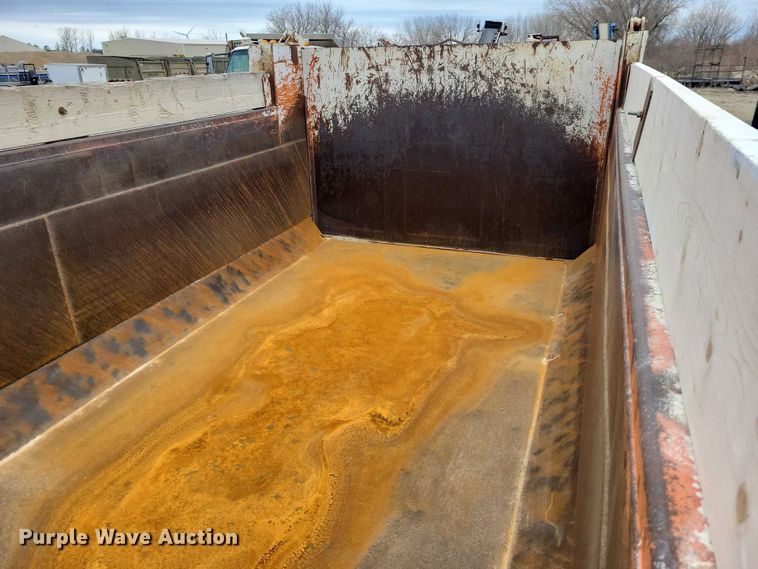 image for item NK9935 1994 Ford L9000 dump truck