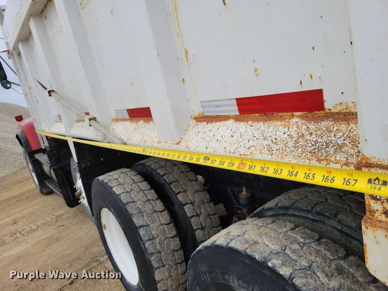 image for item NK9935 1994 Ford L9000 dump truck