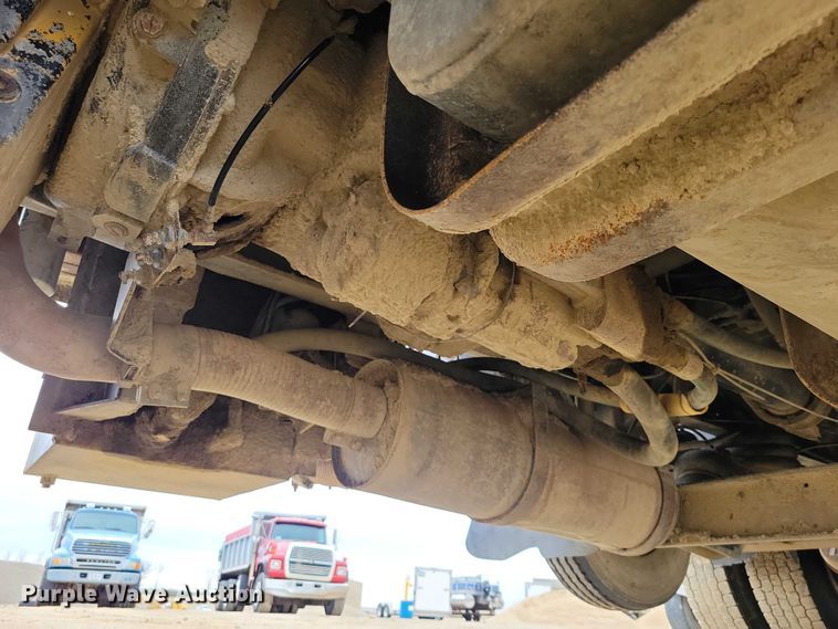 image for item NK9935 1994 Ford L9000 dump truck