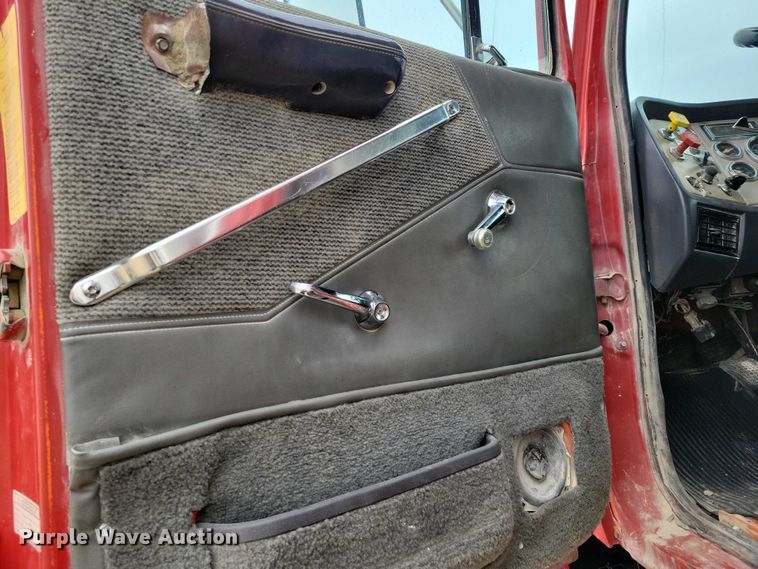 image for item NK9935 1994 Ford L9000 dump truck