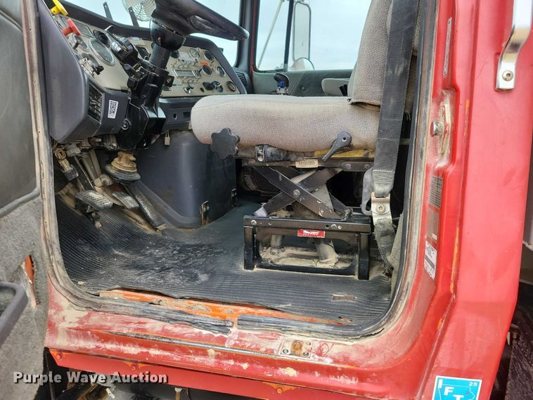 image for item NK9935 1994 Ford L9000 dump truck