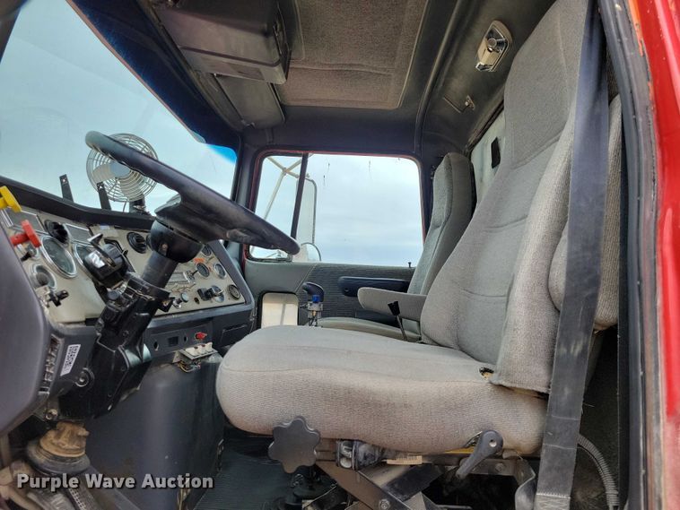 image for item NK9935 1994 Ford L9000 dump truck