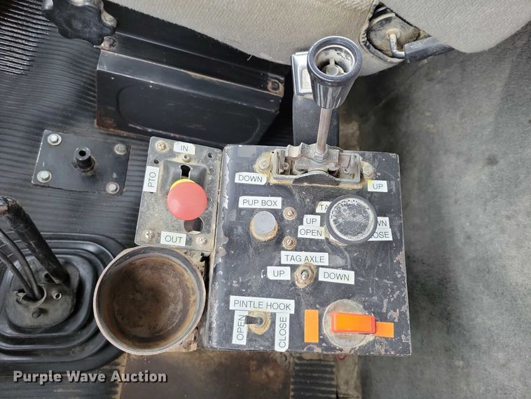 image for item NK9935 1994 Ford L9000 dump truck