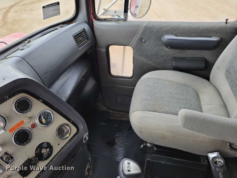 image for item NK9935 1994 Ford L9000 dump truck