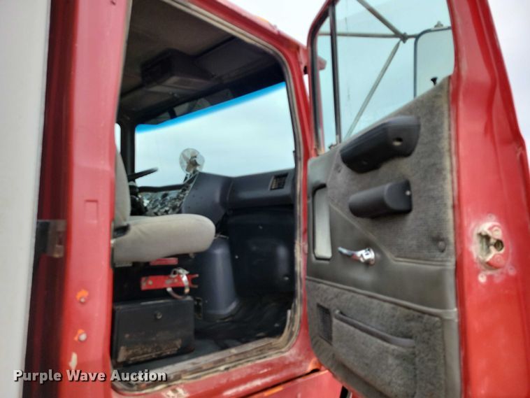 image for item NK9935 1994 Ford L9000 dump truck