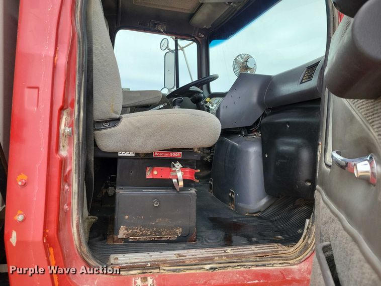 image for item NK9935 1994 Ford L9000 dump truck