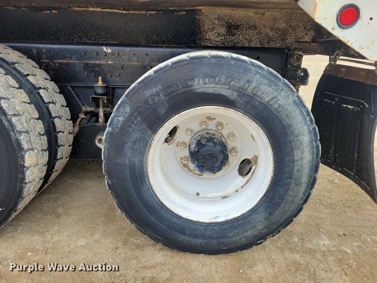 image for item NK9935 1994 Ford L9000 dump truck