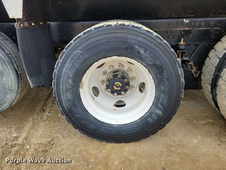 image for item NK9935 1994 Ford L9000 dump truck