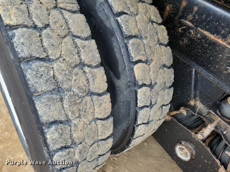 image for item NK9935 1994 Ford L9000 dump truck