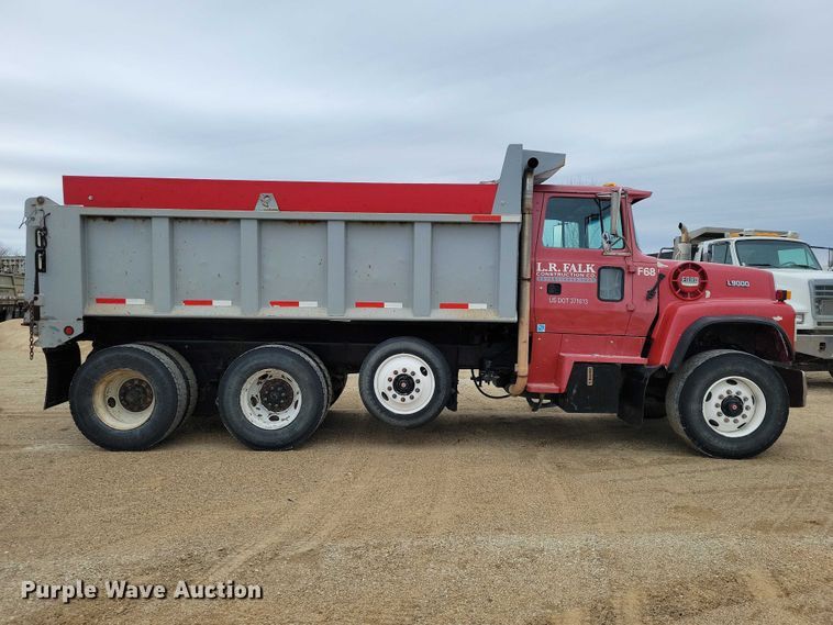 image for item NK9937 1994 Ford LT9000 dump truck