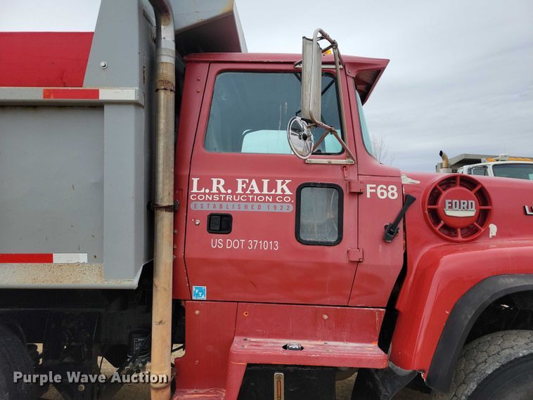 image for item NK9937 1994 Ford LT9000 dump truck