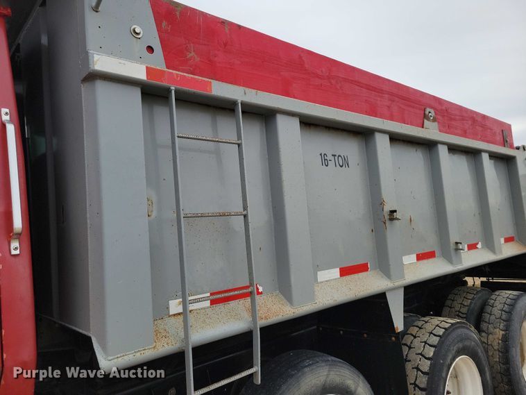 image for item NK9937 1994 Ford LT9000 dump truck