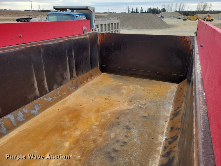 image for item NK9937 1994 Ford LT9000 dump truck