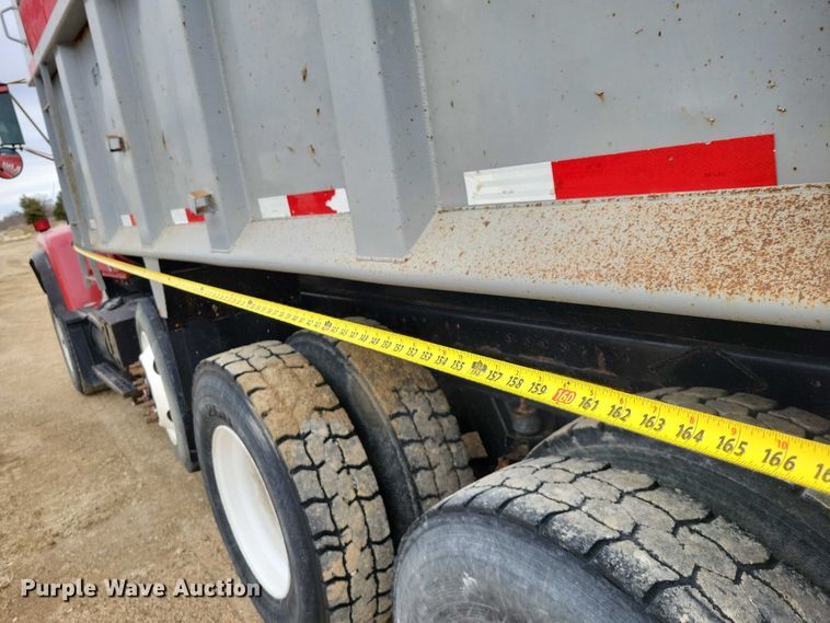 image for item NK9937 1994 Ford LT9000 dump truck