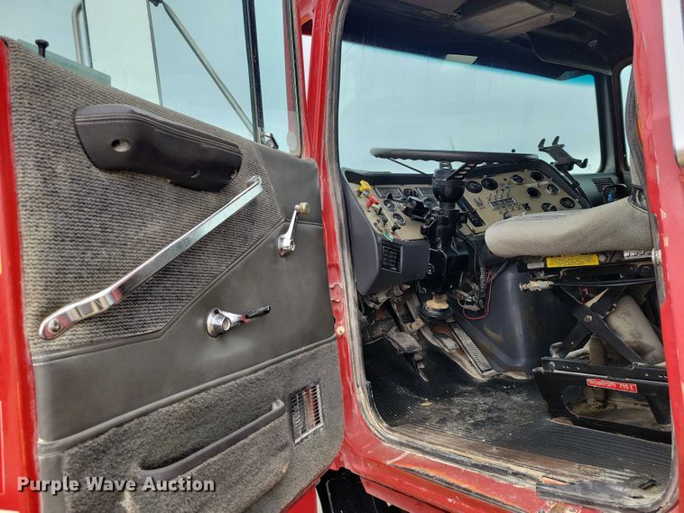 image for item NK9937 1994 Ford LT9000 dump truck