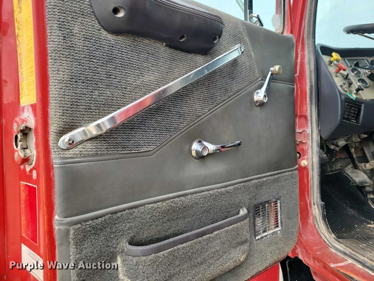 image for item NK9937 1994 Ford LT9000 dump truck